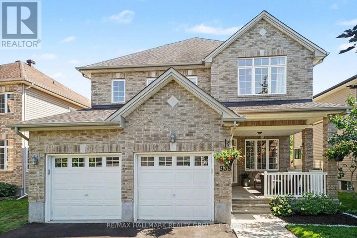 Property Photo:  938 Wildcarrot Crescent  ON K1V 2M6 