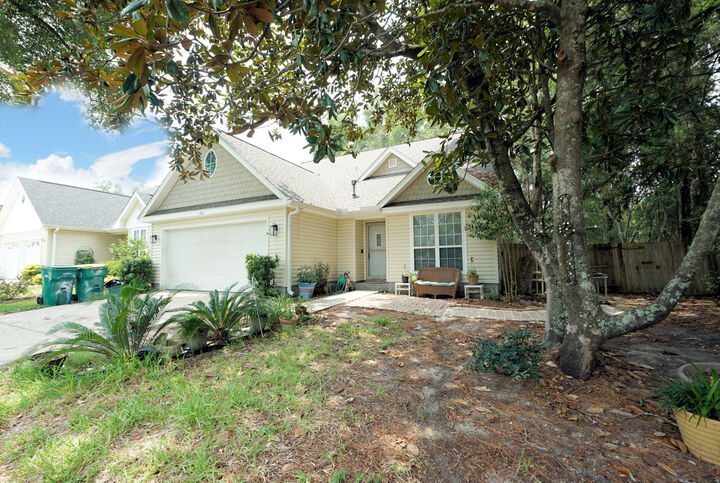 Property Photo:  1700 Glenwood Court  FL 32578 