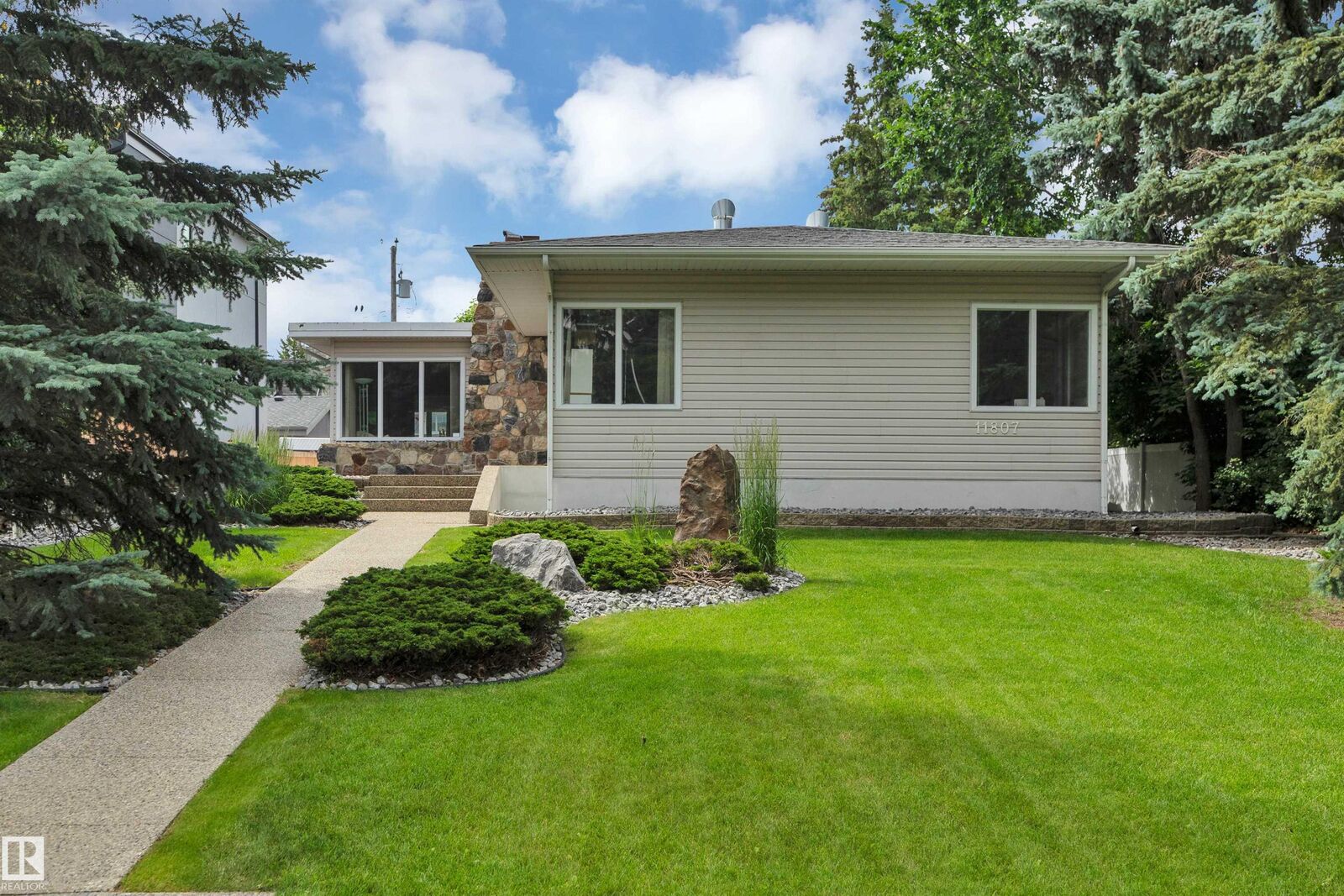 Property Photo: 11807 91 Avenue NW AB T6G 1B1