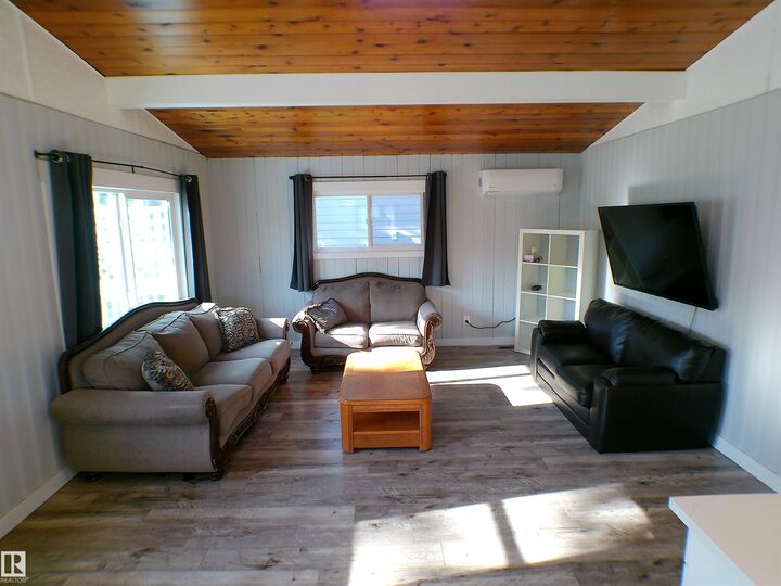 Property Photo:  708 7 Street  AB T0E 1A0 