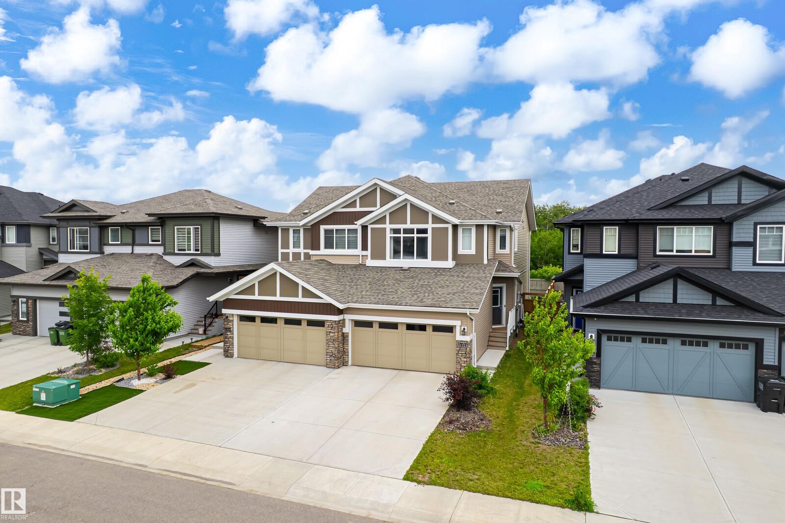 Property Photo:  1323 Erker Crescent NW  AB T6M 2N5 