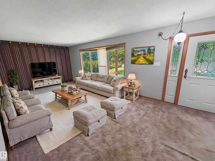 Property Photo:  712 Lakeside Drive  AB T7Z 2V7 