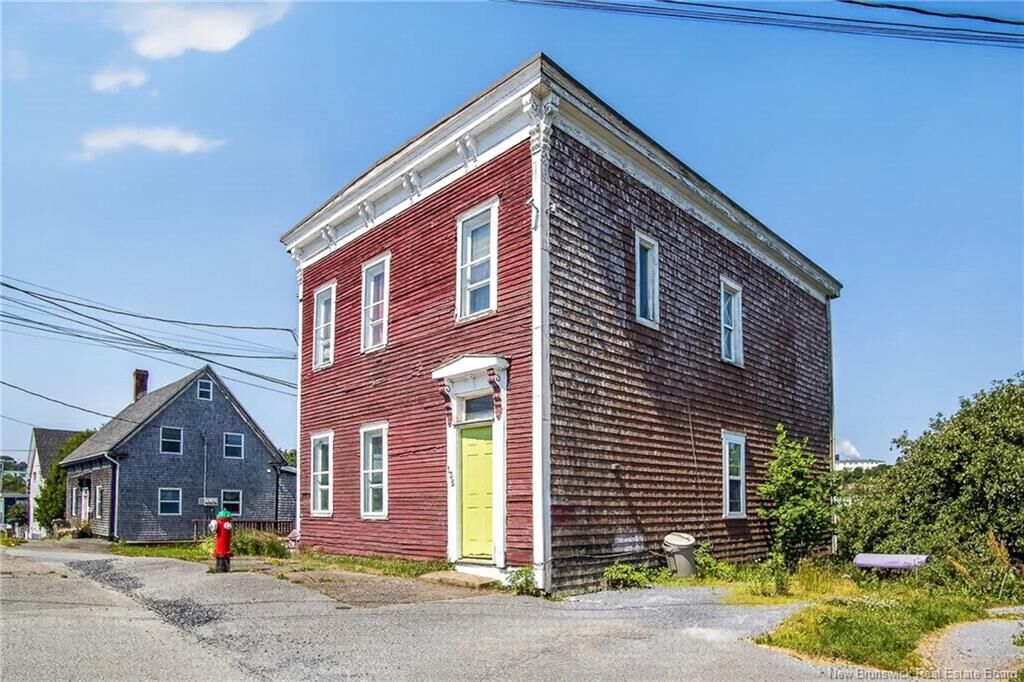 Property Photo:  135 Riverview Drive  NB E2M 1M5 
