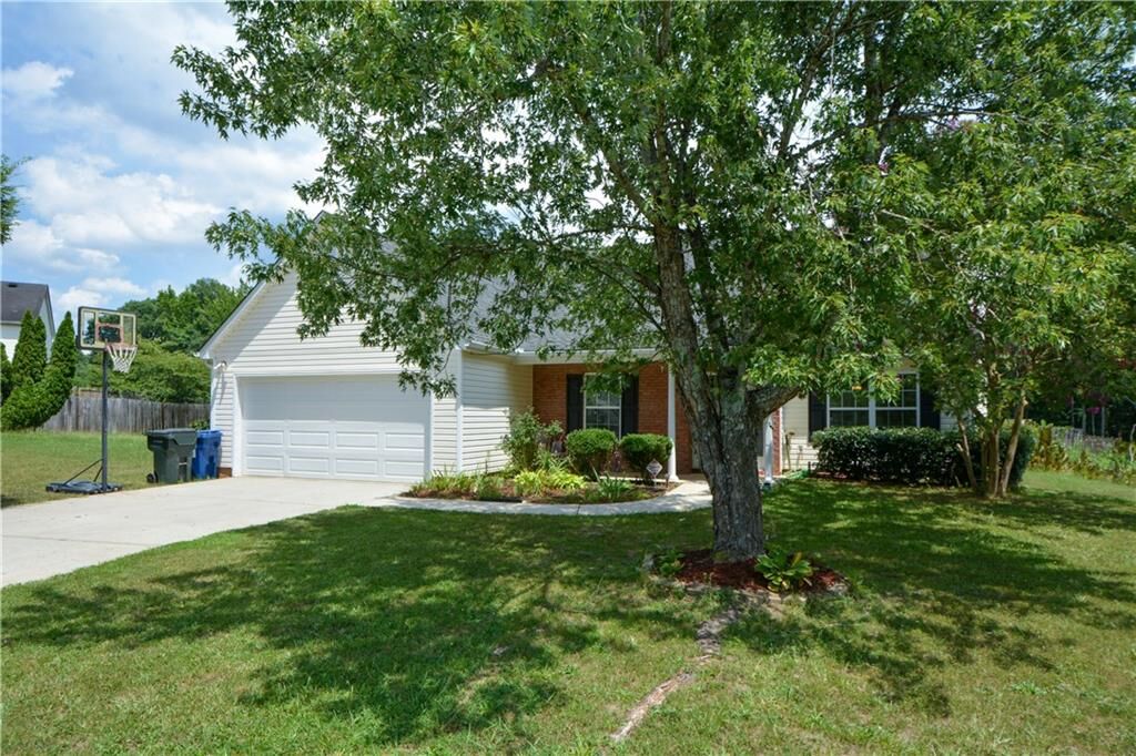 Property Photo: 1320 Webb Farm Lane GA 30052