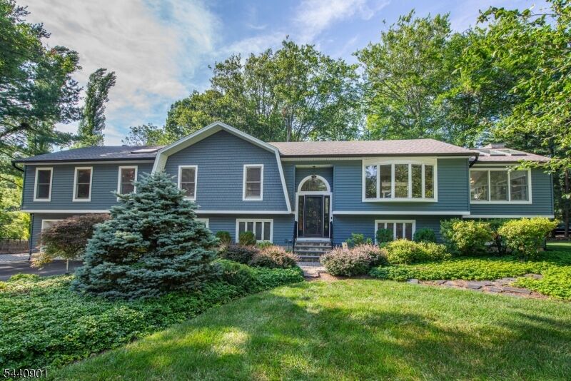 Property Photo:  9 Flintlock Dr  NJ 07853 