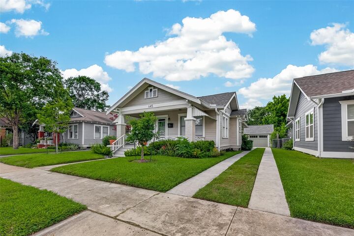 Property Photo:  645 E 14th Street  TX 77008 