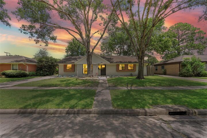 Property Photo: 5522 Braesvalley Drive TX 77096