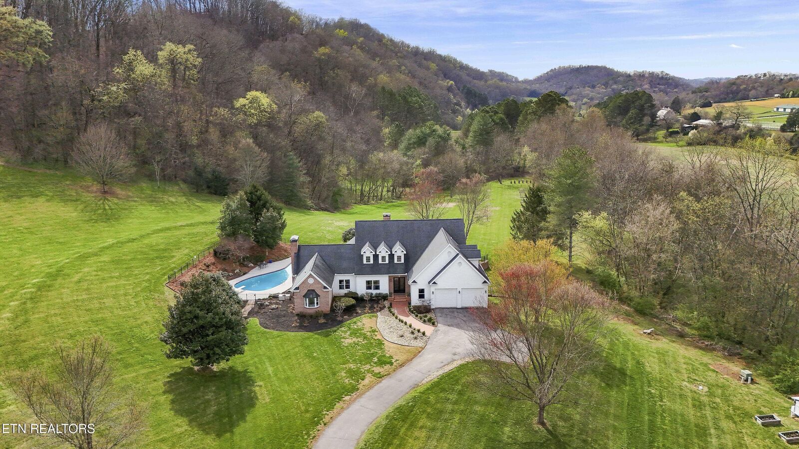 Property Photo:  2740 McCammon Rd  TN 37853 