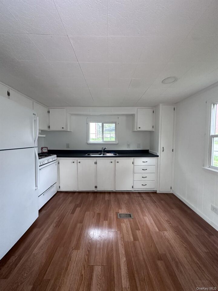 Property Photo:  5 Hideaway Lane  NY 12542 