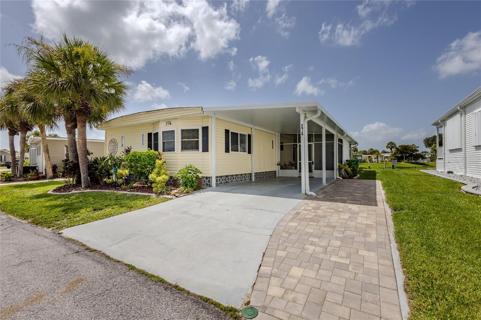 Property Photo: 2100 Kings Highway 274 FL 33980