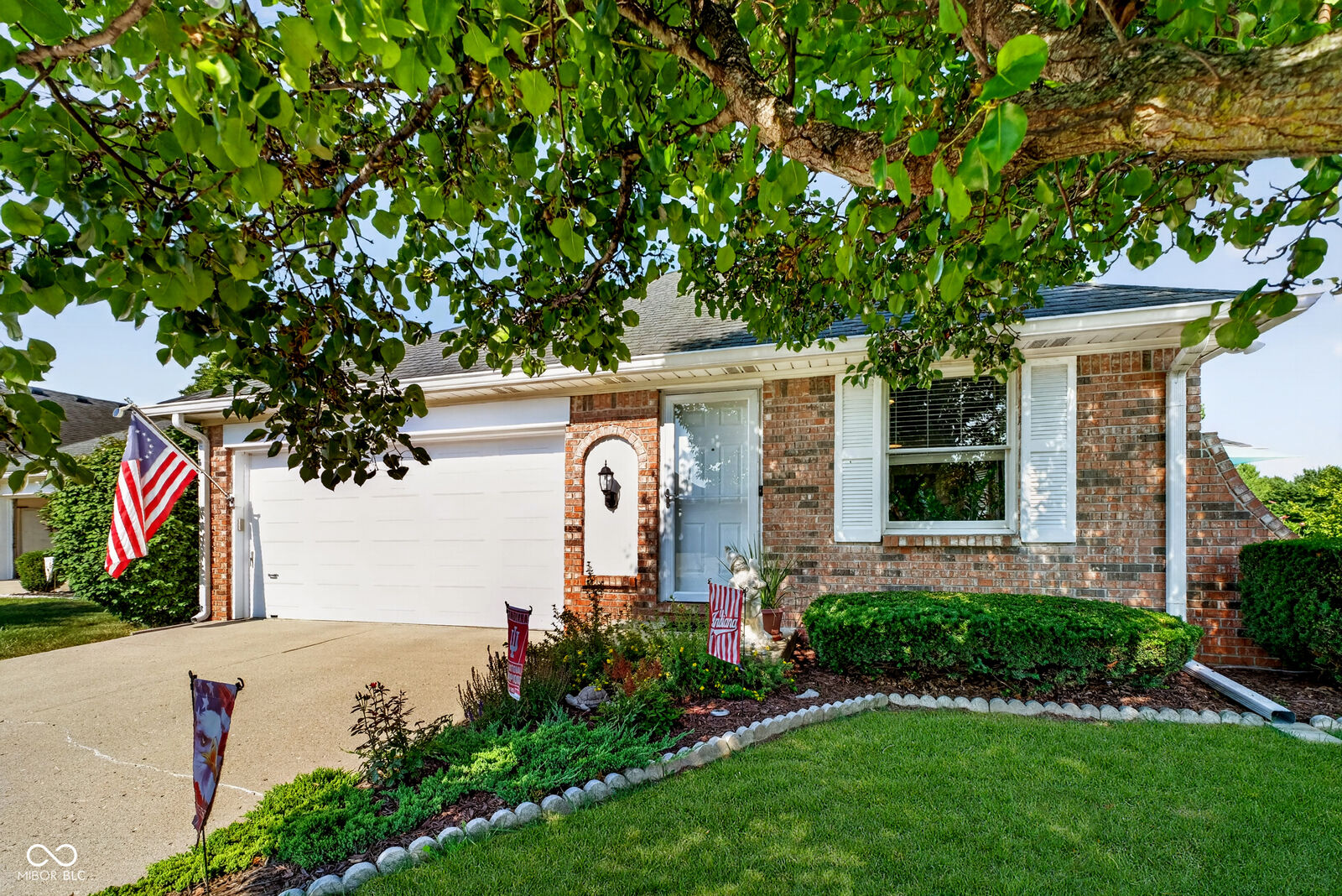 Property Photo: 1278 Holiday Lane W IN 46112