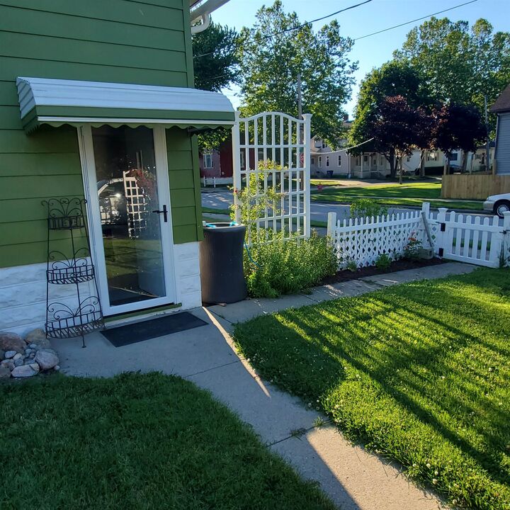 Property Photo: 601 S Sherman Street MI 48708