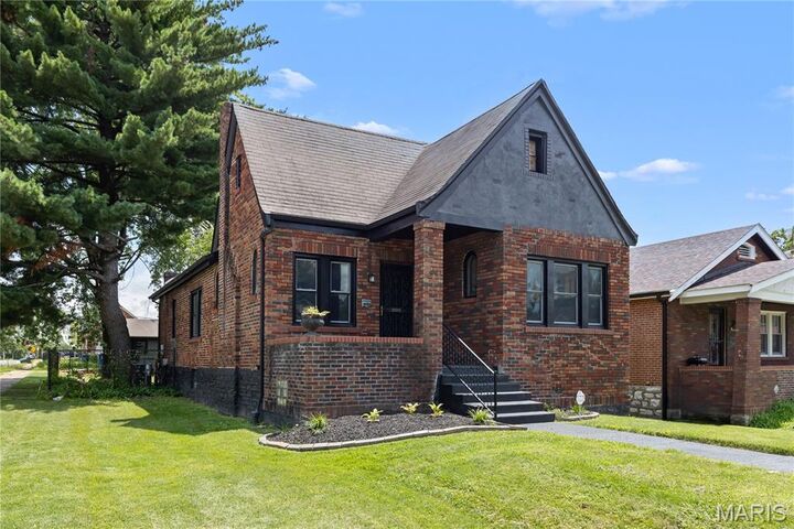 Property Photo: 8578 Drury Lane MO 63147