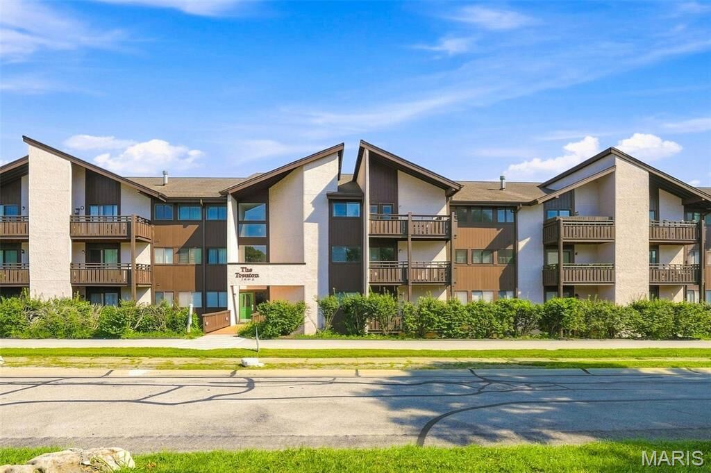 Property Photo: 1465 Heritage Landing 104 MO 63303