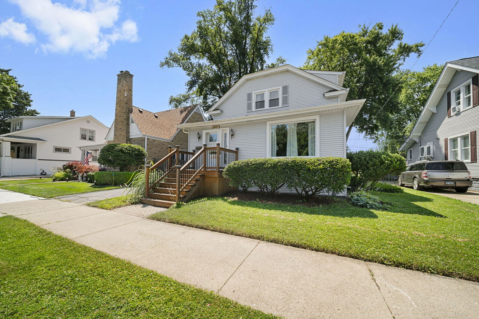 Property Photo:  1329 Henry Avenue  IL 60016 