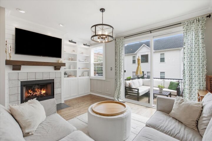 Property Photo: 2901 N Wolcott Avenue D IL 60657