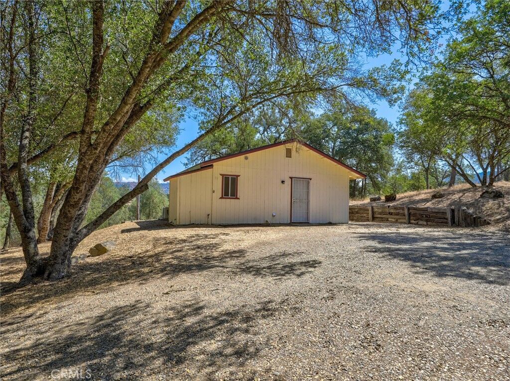 Property Photo:  42025 Road 415  CA 93614 