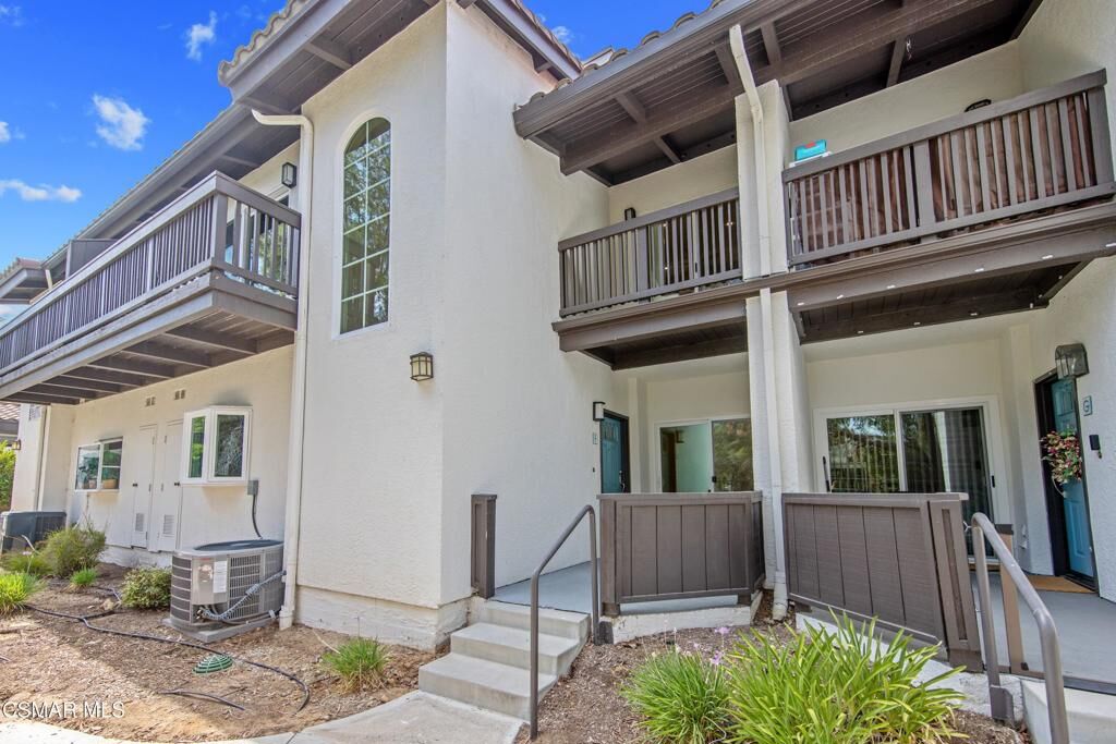 Property Photo: 5530 Spanish Oak Lane F CA 91377