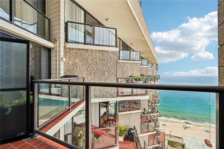 Property Photo: 531 Esplanade 901 CA 90277