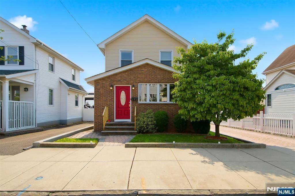 Property Photo:  142 Morgan Place  NJ 07031 
