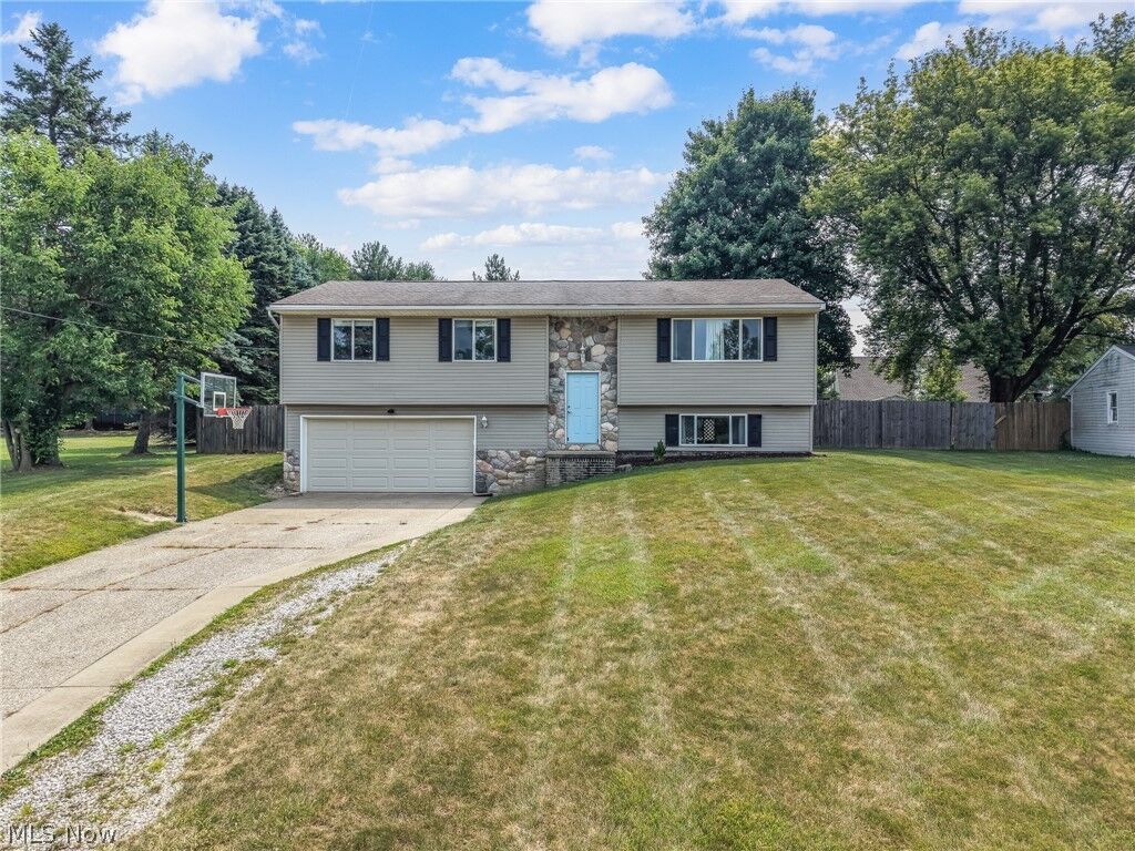 Property Photo:  553 Jeanette Street  OH 44212 