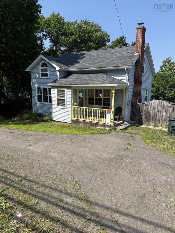 114 Hawthorne Street — photo 1