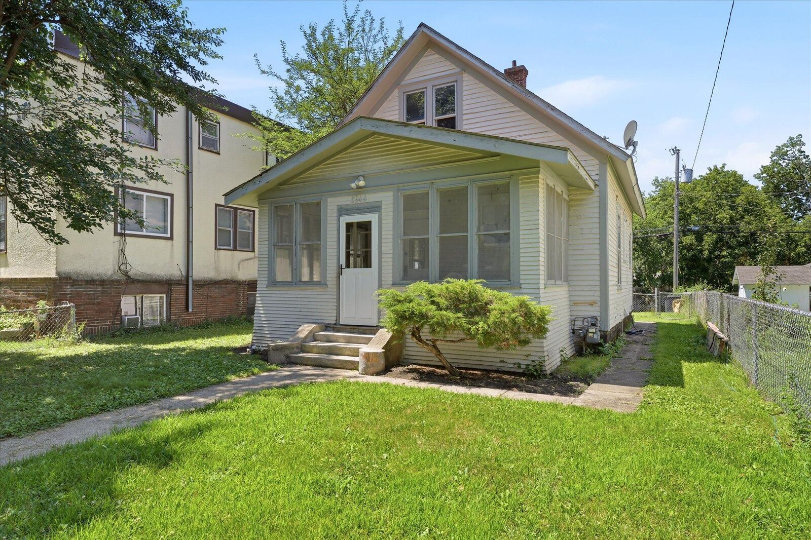 Property Photo: 3944 Oakland Avenue MN 55407