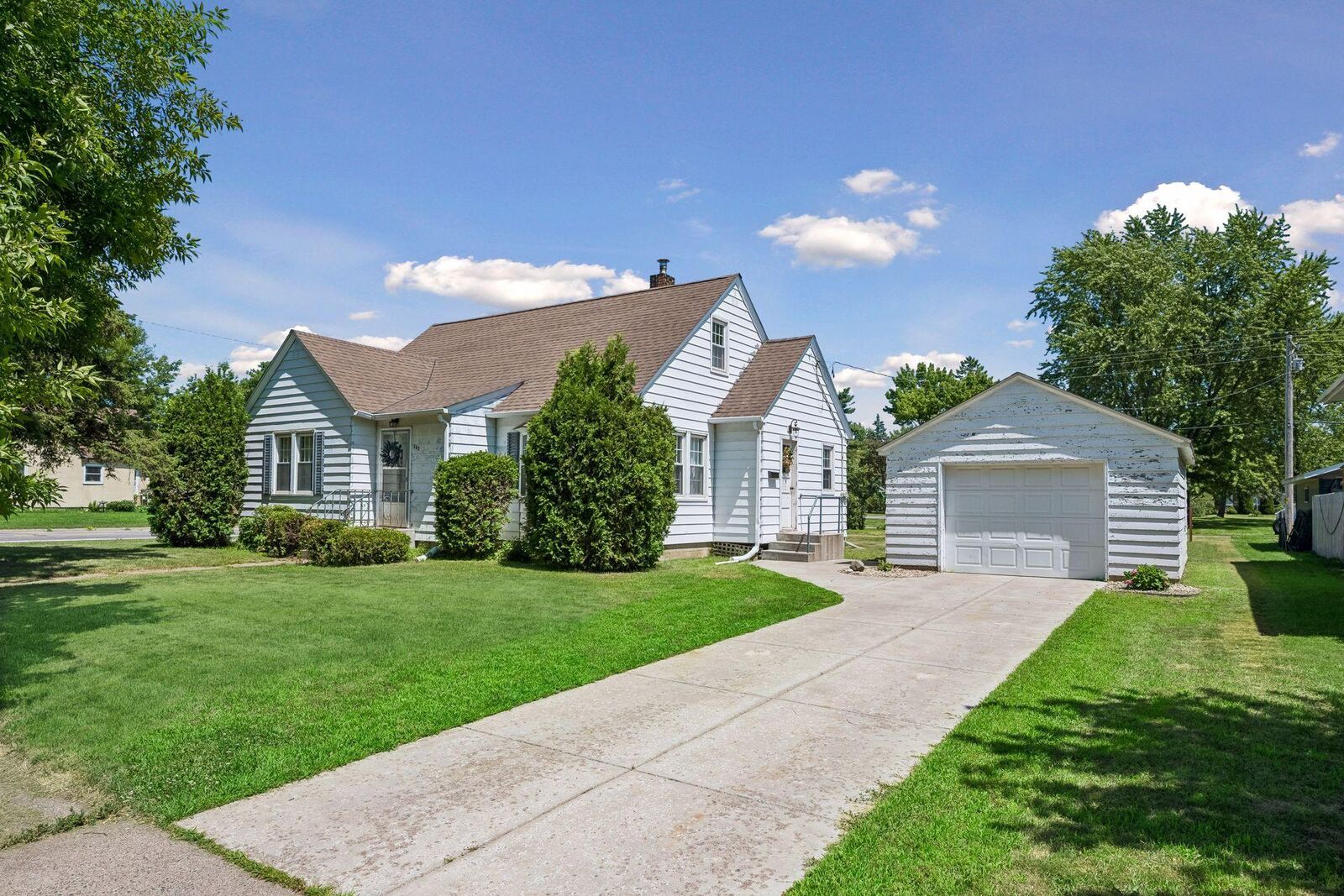 Property Photo: 405 4th Avenue SE MN 56353