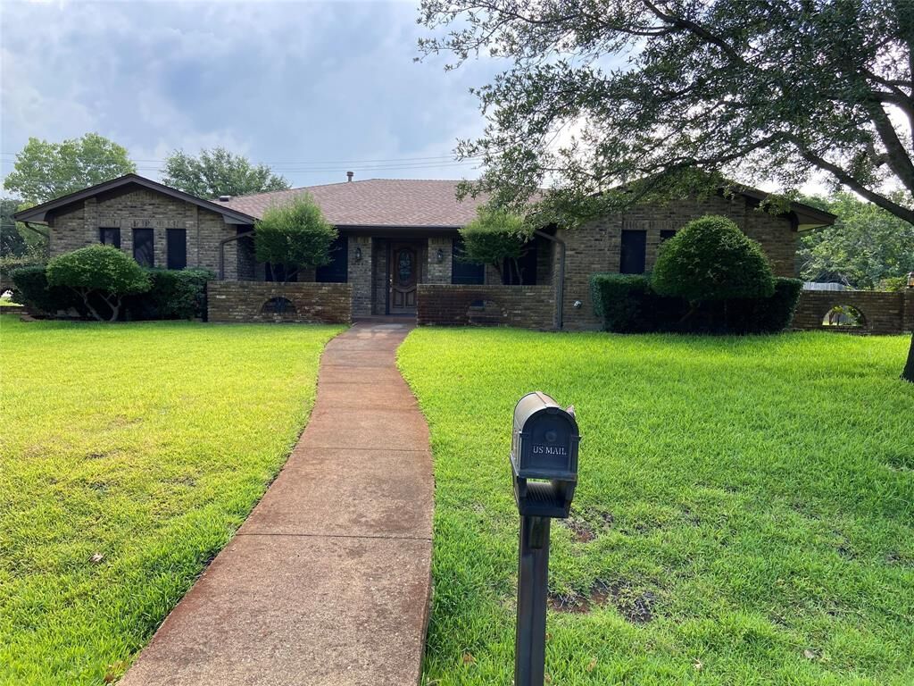 Property Photo: 114 Stone Canyon Drive TX 75077