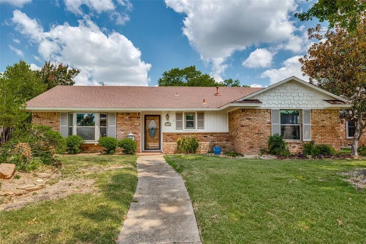 Property Photo:  530 Parkview Lane  TX 75080 