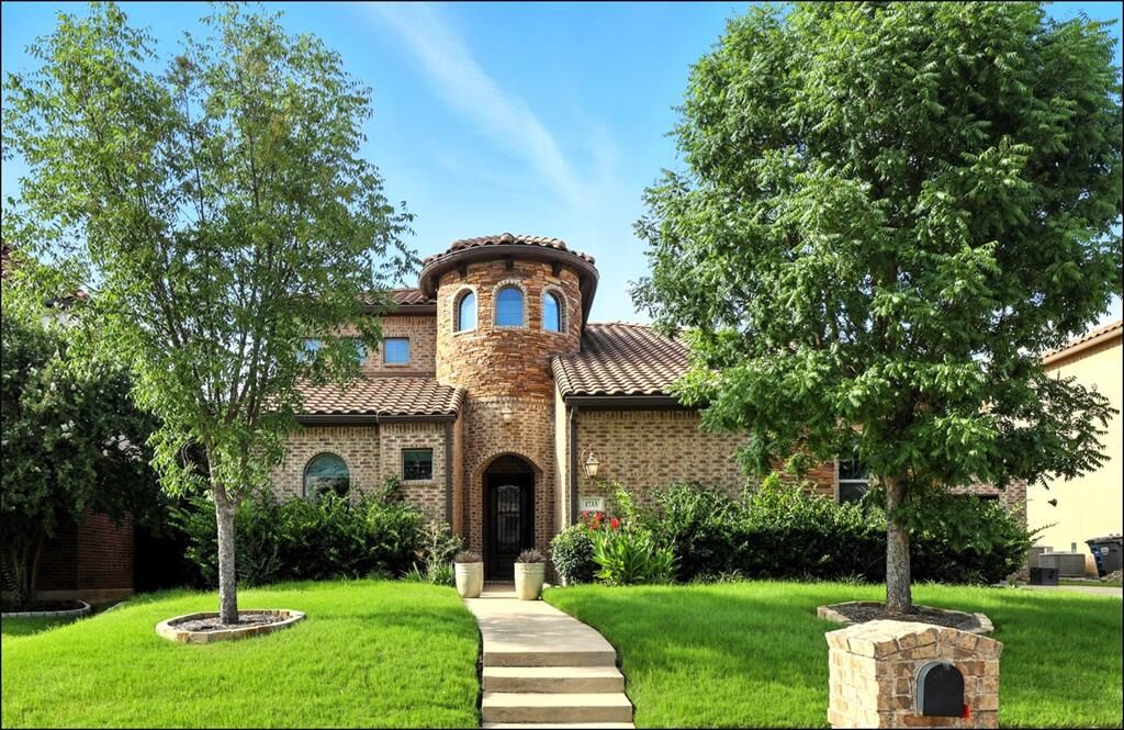 Property Photo:  1733 Adalina Drive  TX 76248 