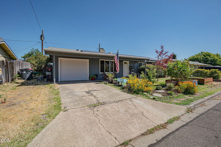 Property Photo: 45 Ashley Place OR 97502