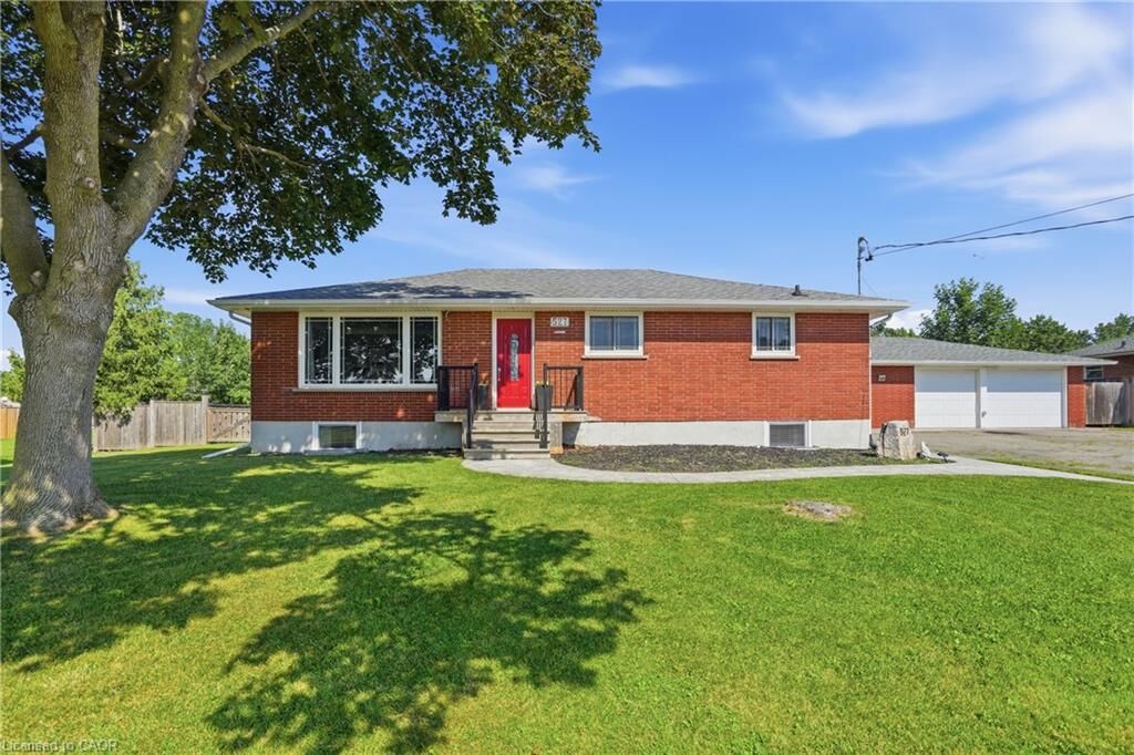 Property Photo:  