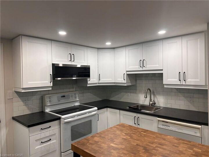 Property Photo:  