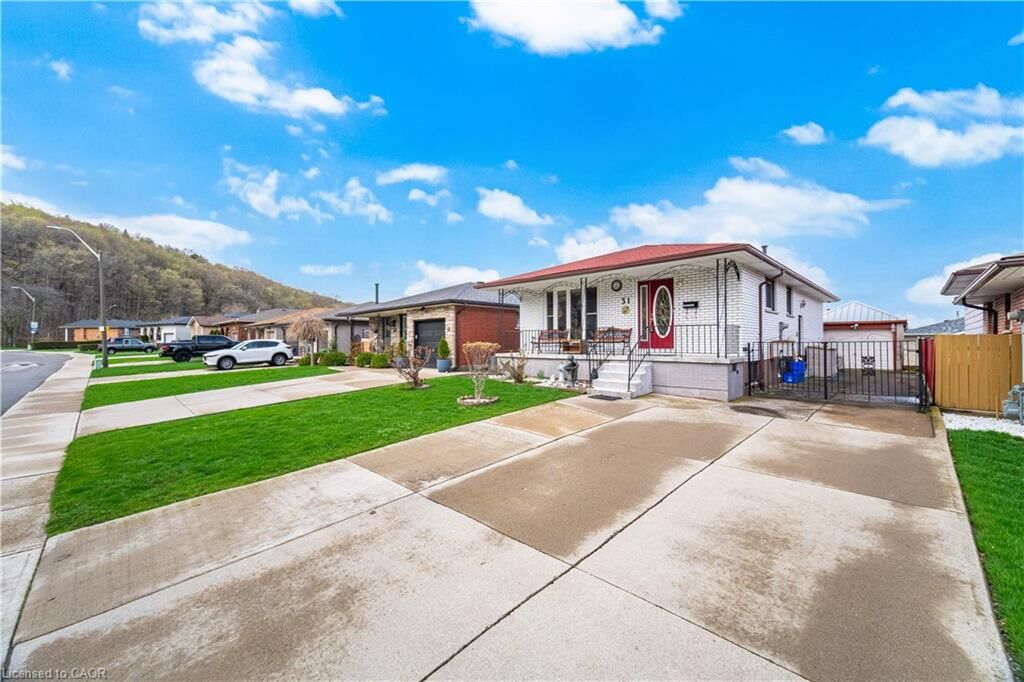 Property Photo:  
