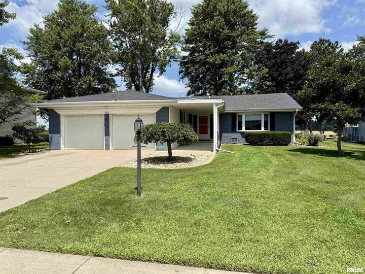 Property Photo: 1949 W Losey Street IL 61401