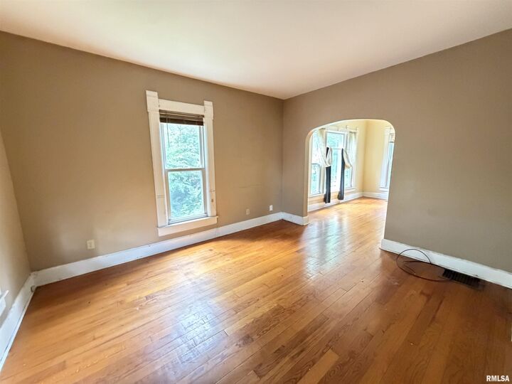 Property Photo:  696 Arnold Street  IL 61401 