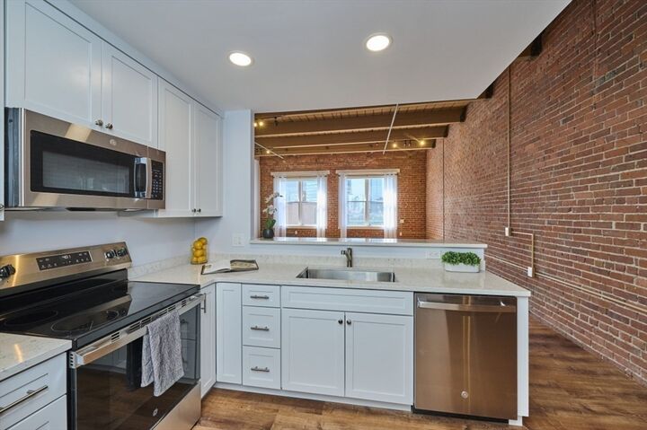 Property Photo:  33 Sleeper Street 603  MA 02210 