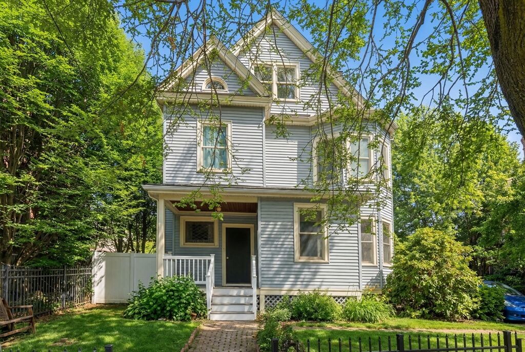 Property Photo: 7 Russell Street 3 MA 02140