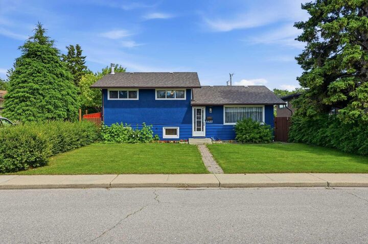 Property Photo:  4420 3 Street NE  AB T2E 3L6 