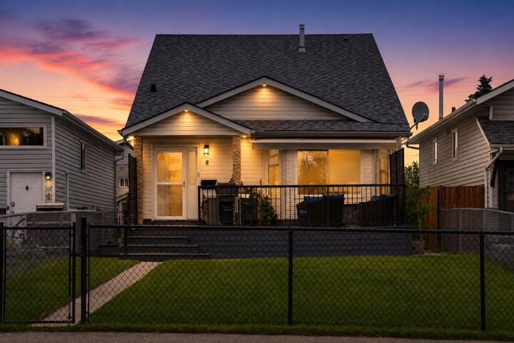 Property Photo: 8 Erin Meadow Way SE AB T2B 3A2