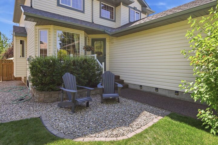 Property Photo: 12 Valley Glen Heights NW AB T3B 5R2
