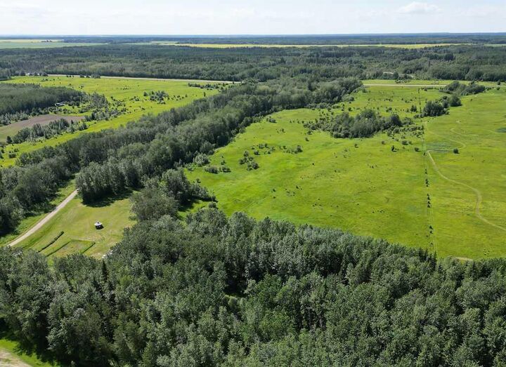 Property Photo:  204001 Township Road 695.1  AB T9S 2A5 