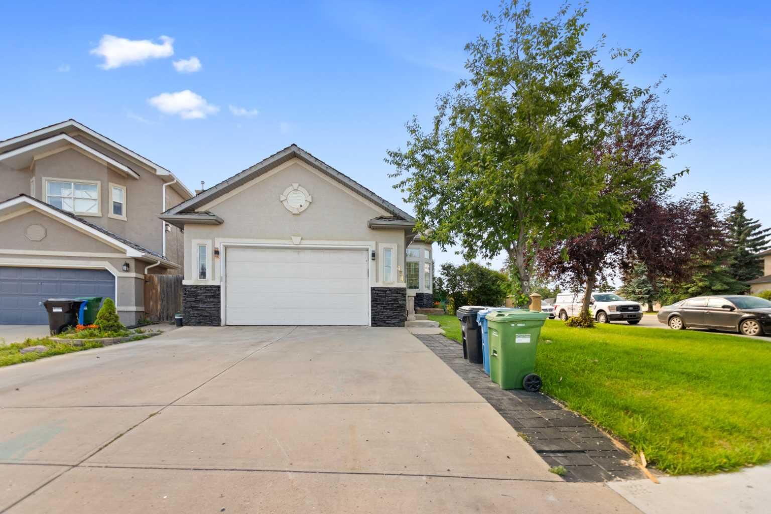 Property Photo: 434 Harvest Grove Place NE AB T3K 4T8