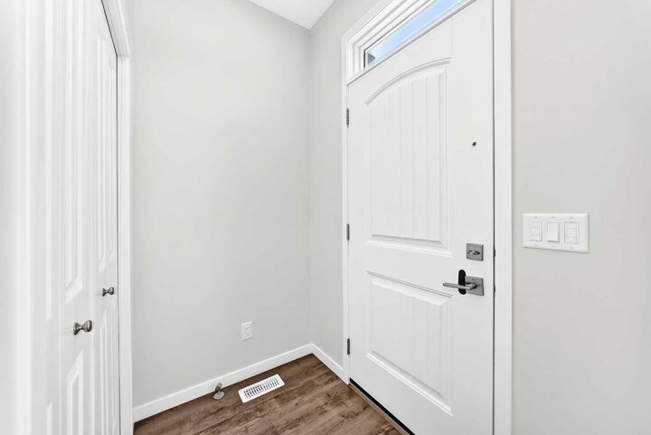 Property Photo:  41 Corner Glen Row NE  AB T3N 1B9 