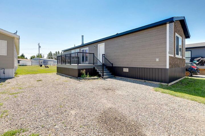 Property Photo: 7 Trochu Avenue AB T0M 2C0