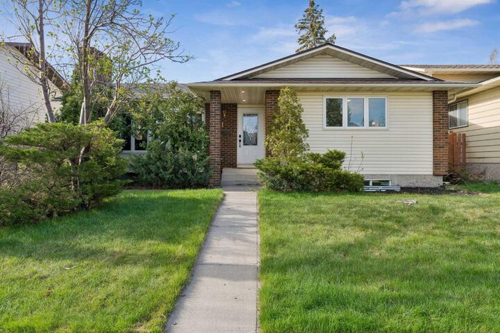 Property Photo:  6751 34 Avenue NE  AB T1Y 4M1 