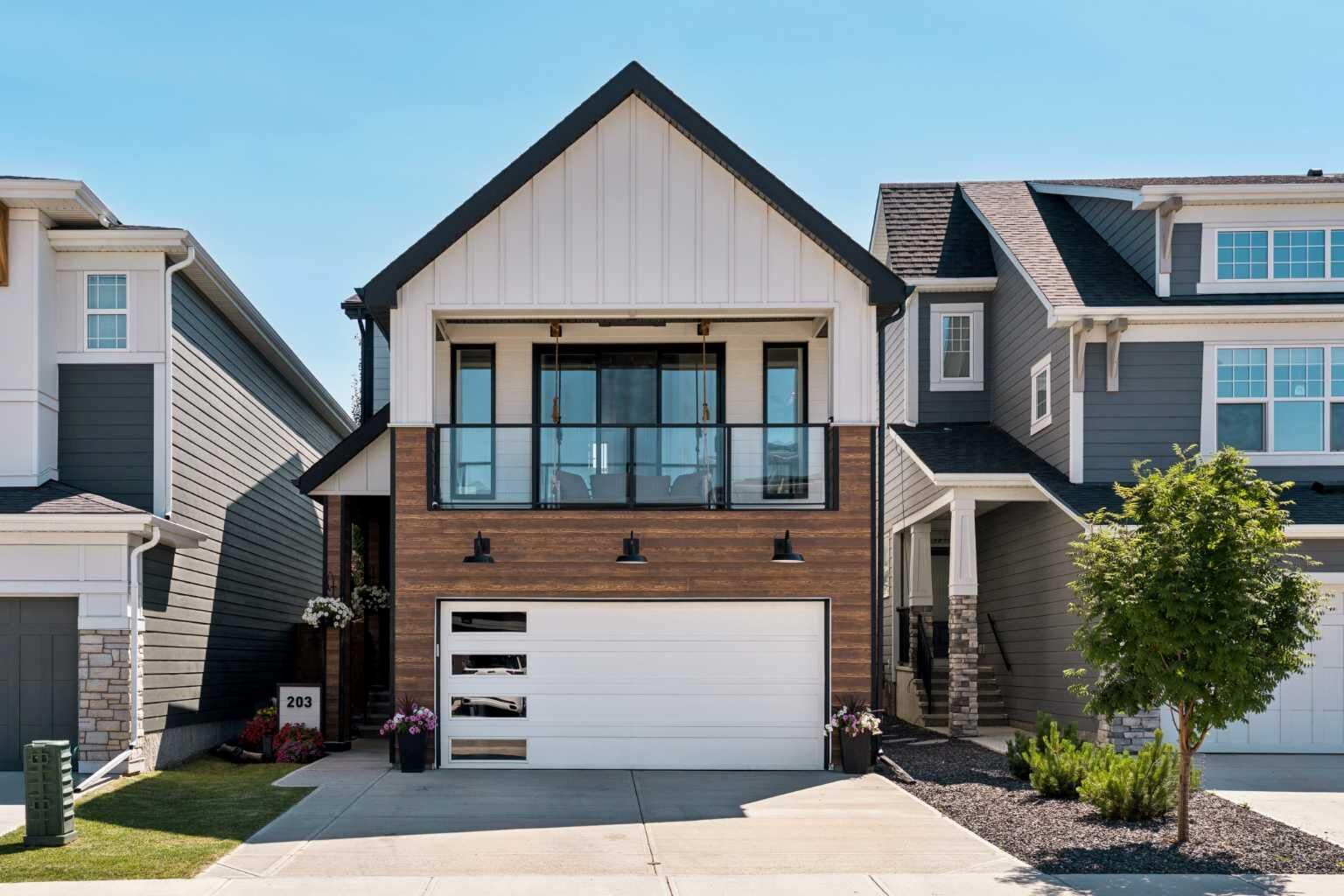 Property Photo: 203 Cranbrook Park SE AB T3M 3C3