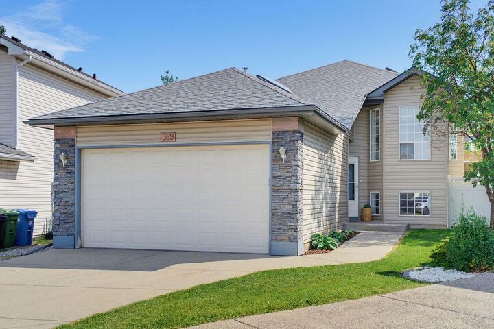 Property Photo: 359 Hidden Ranch Place NW AB T3A 5N7