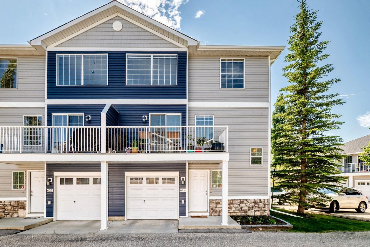 Property Photo:  619 Country Village Cape NE  AB T3K 6E1 